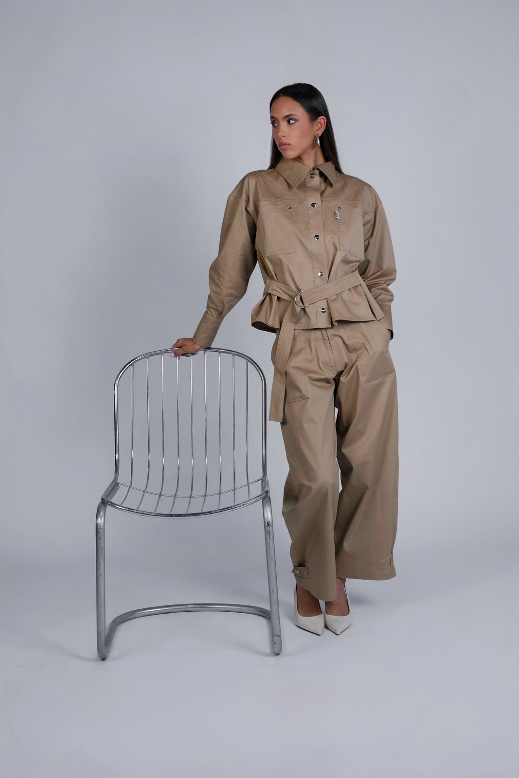 Veste en jean cintrée Léon Beige, gros plan sur le tissu, à porter devant ou dans le dos