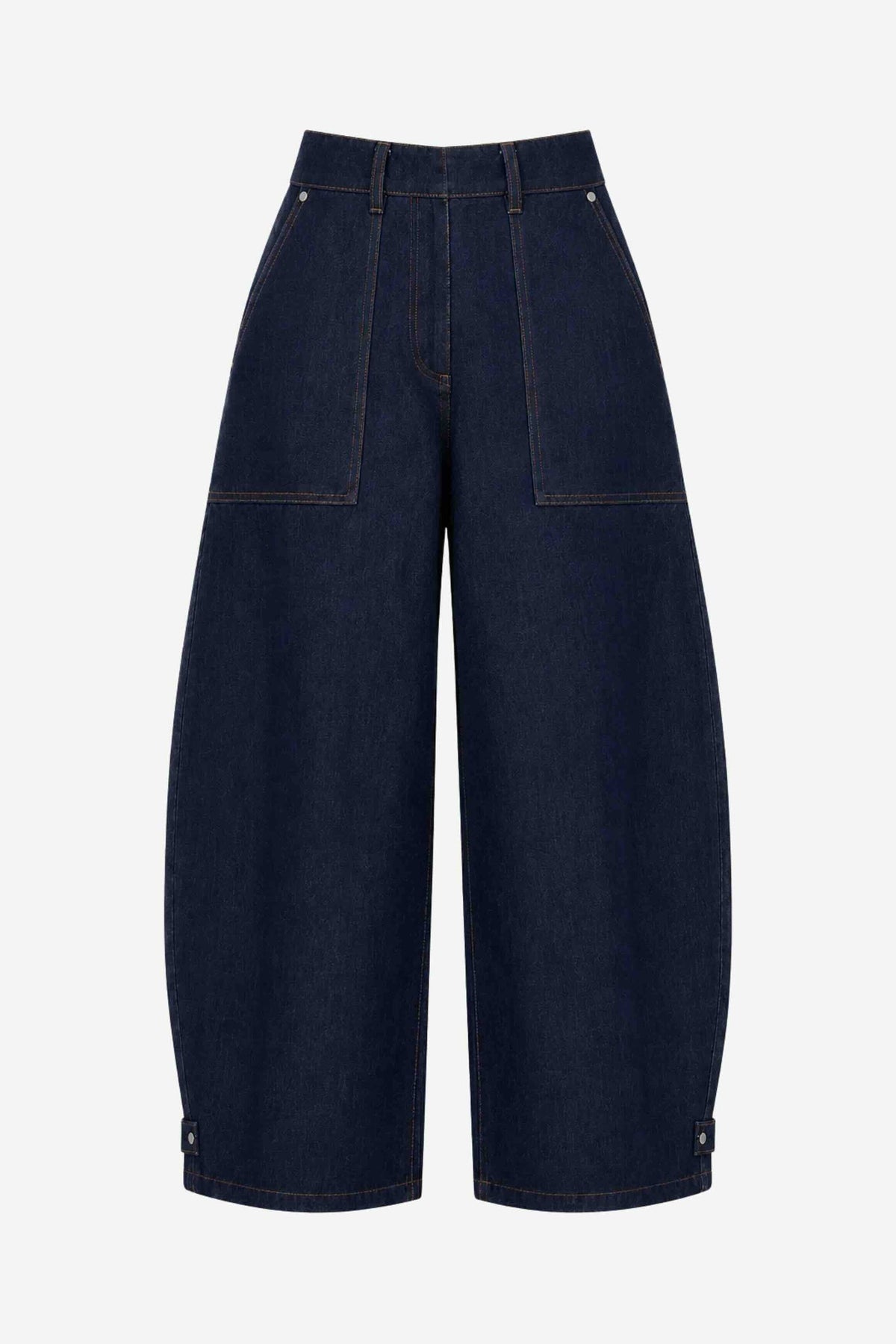 Pantalon en jean ballon Léon Bleu, silhouette complète, look styliste, structurent la silhouette, esprit workwear