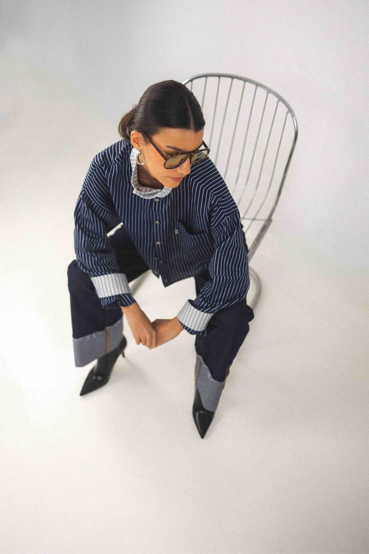 Chemise col montant Aya Bleu, détail des finitions, style plus décontracté, couleurs signature Bobo Paris