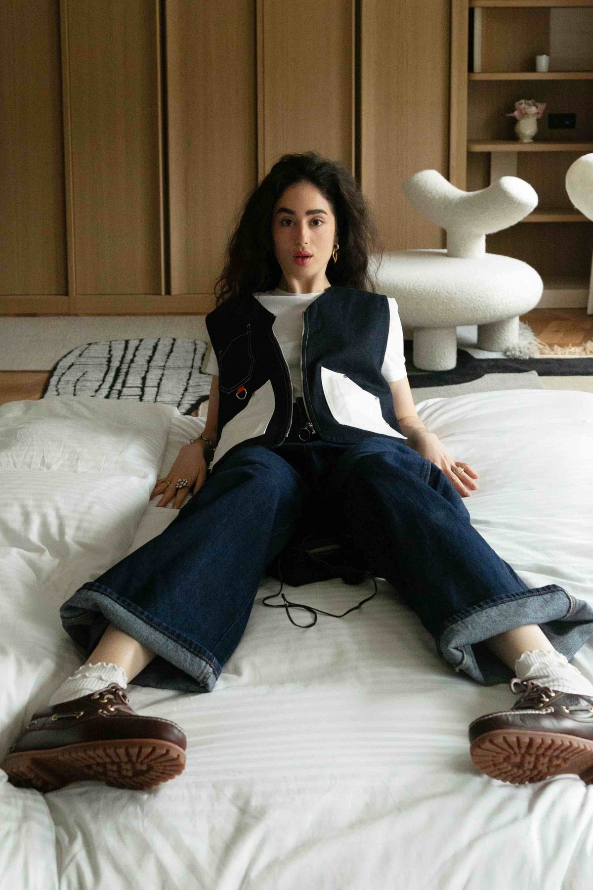 Gilet sans manches Guéliz, vue d'ensemble du style porté, revisité dans une version féminine au style workwear affirmé
