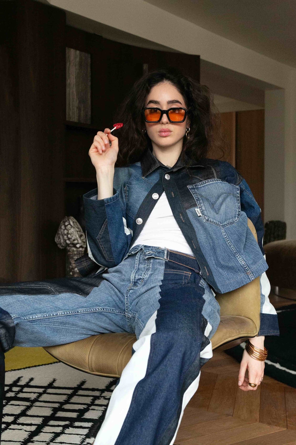 Pantalon patchwork Sacha, détail des finitions, le jean Sacha revisite le denim avec une coupe droite moderne, pièce éco-responsable Bobo Paris