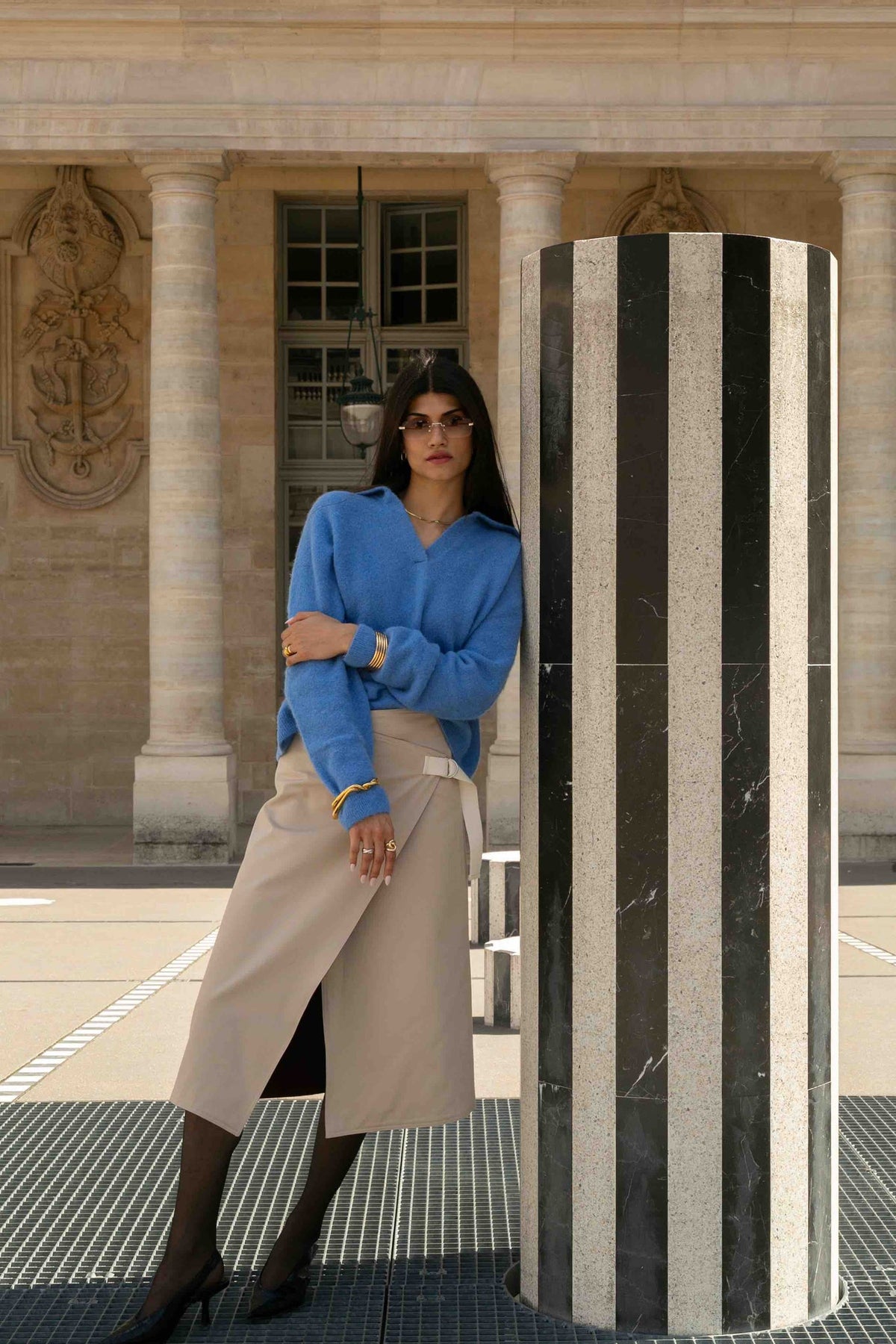Jupe réversible Gabrielle, silhouette complète, look styliste, elle offre deux options de coloris en une seule pièce