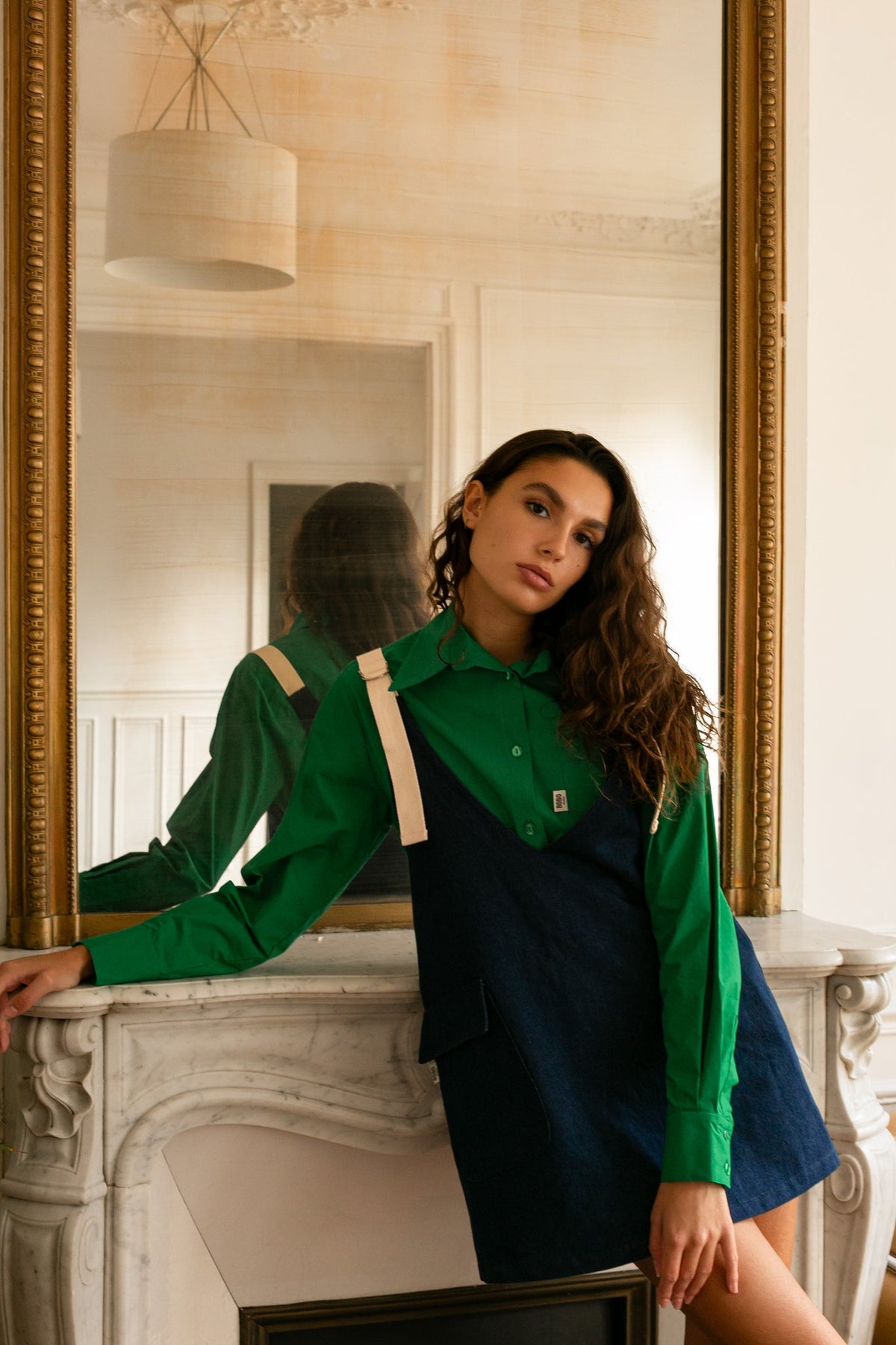 Robe en denim Chloé, détail de la coupe, elle a un coupe évasée ce qui la rend hyper confortable et portable dans toutes les occasions