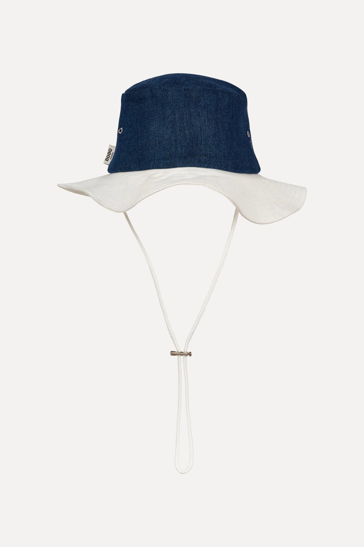 Bob Oasis Lilas, vue d'ensemble du style porté, le bob est unisexe, pièce éco-responsable et upcyclée
