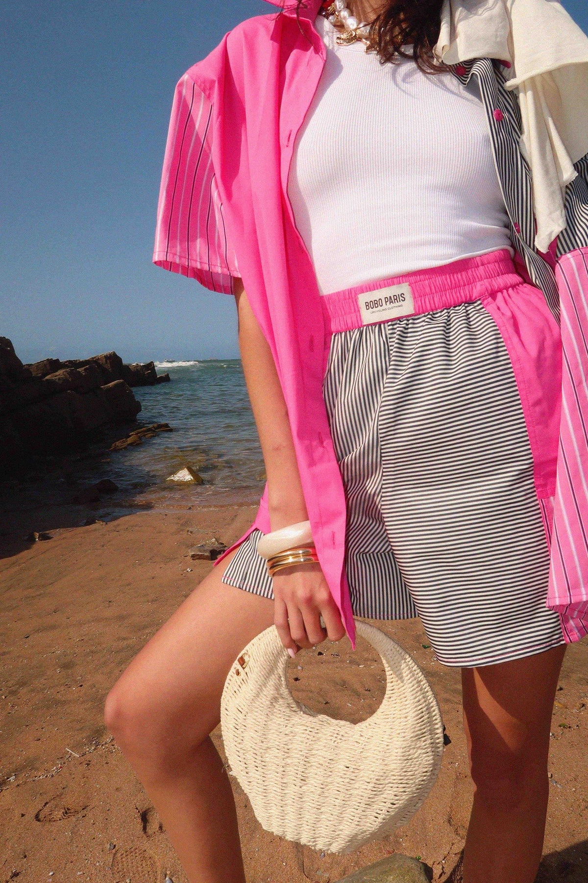 Short patchwork Naya, détail de la coupe, taille haute avec une ceinture élastique de 4cm, esprit workwear