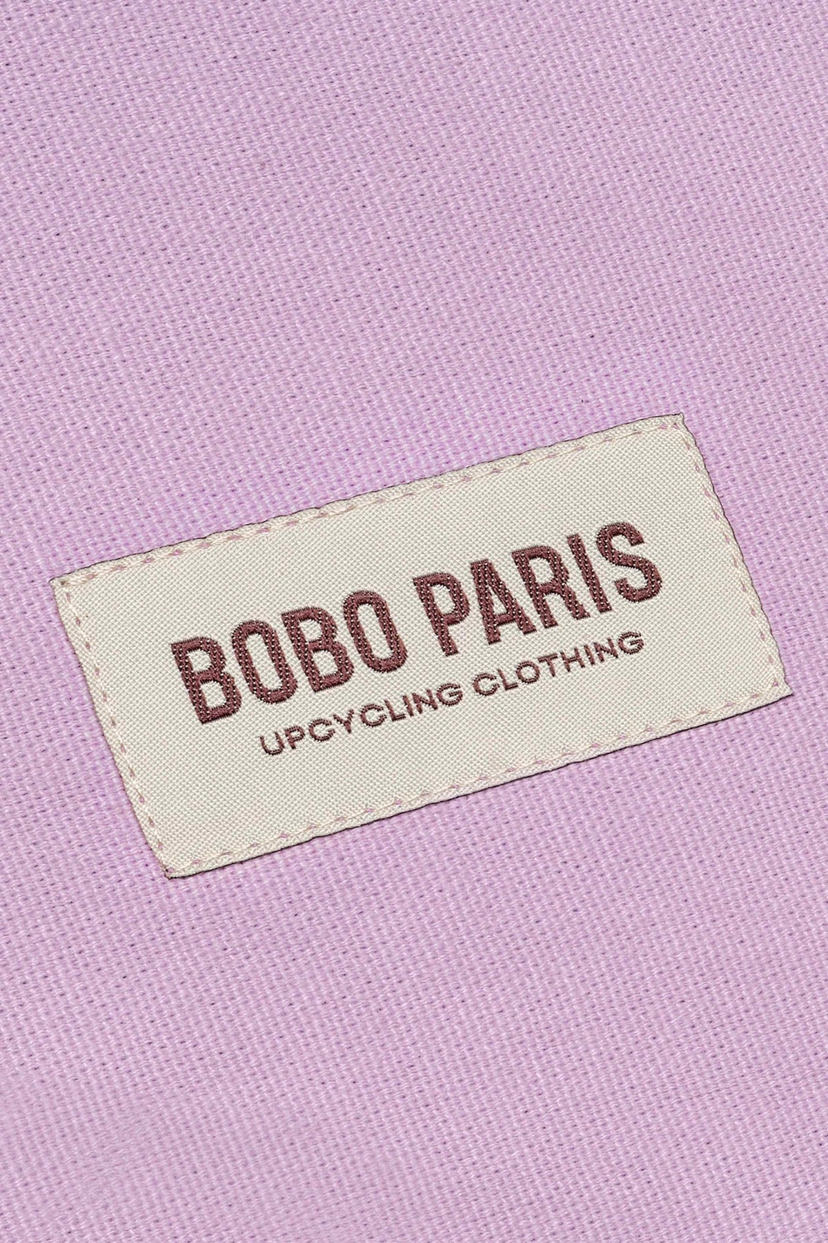 pochette Ava, Gros plan sur l'étiquette et le logo bobo paris