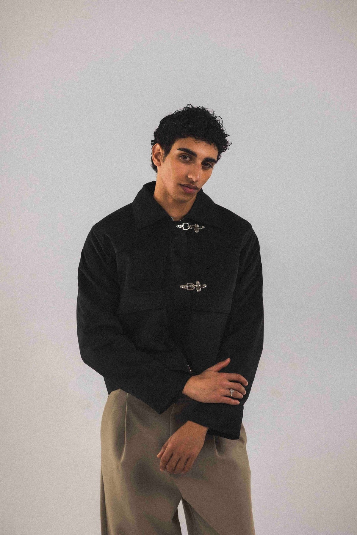 Blouson court Adam Noir, silhouette complète, look styliste, le blouson Adam est un blouson court inspiré des barn jackets vintage