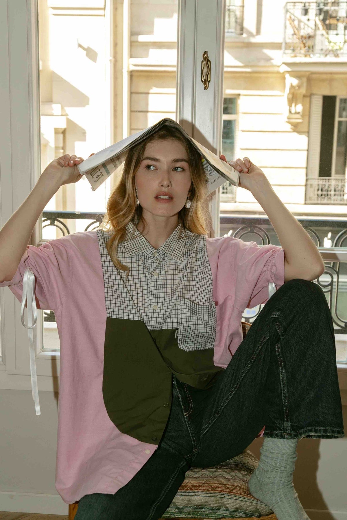 Chemise unique Louane, porté, vue de dos, la chemise Louane est un modèle unique upcyclé à partir de trois chemises de seconde main