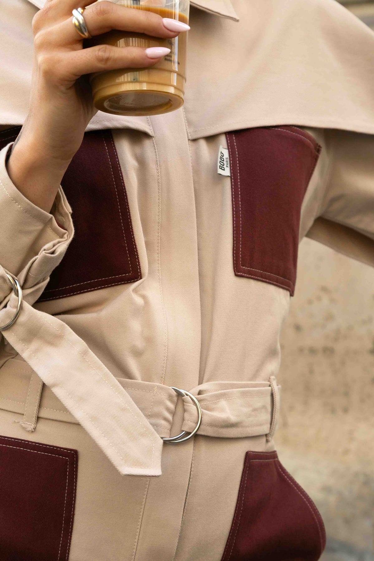 Combinaison cape Jacqueline Beige, silhouette complète, look styliste, elle allie confort, coupe oversize
