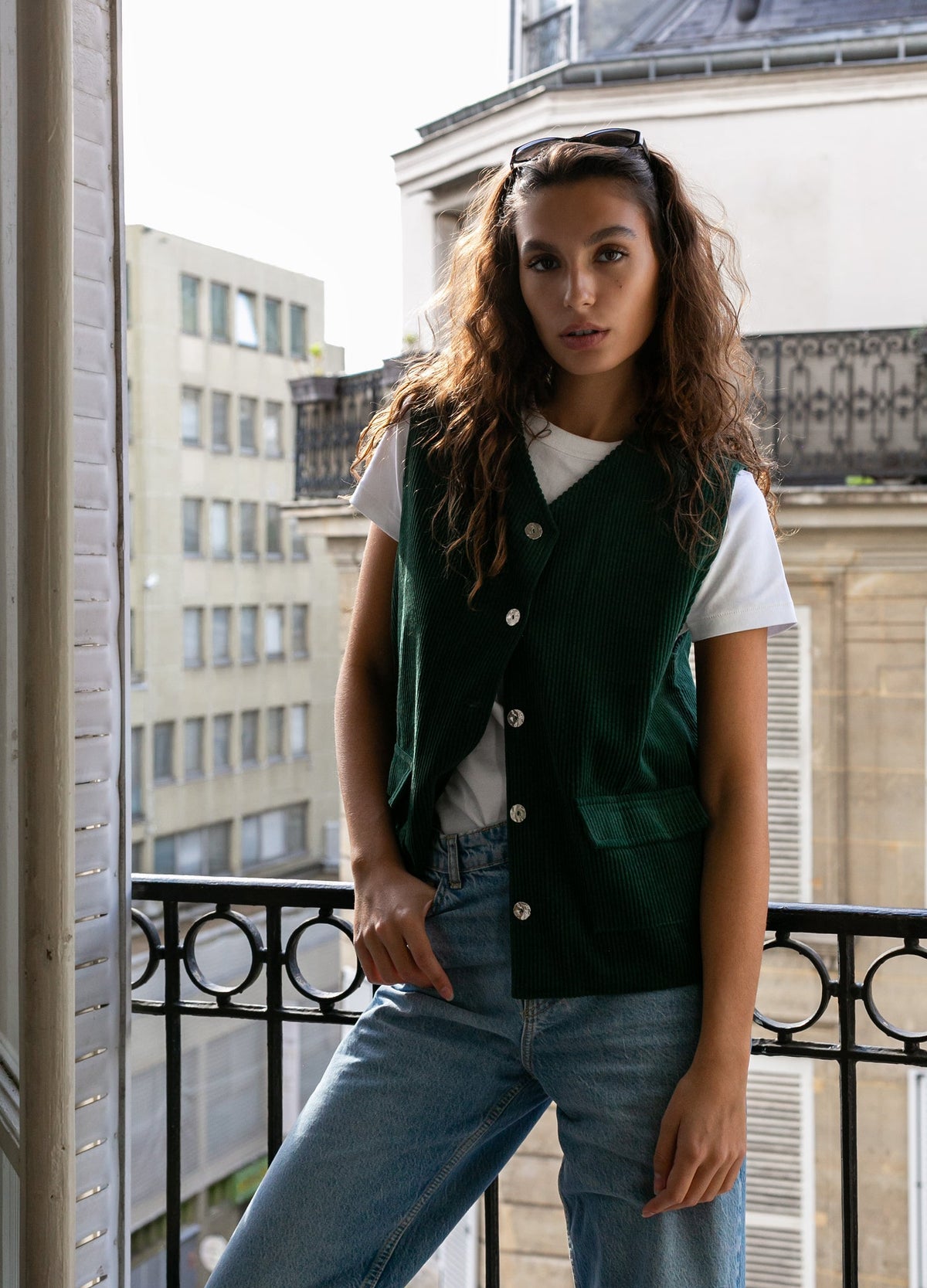 Gilet en velours côtelé Bobby, gros plan sur le tissu, (Provient de chez Nona Source)