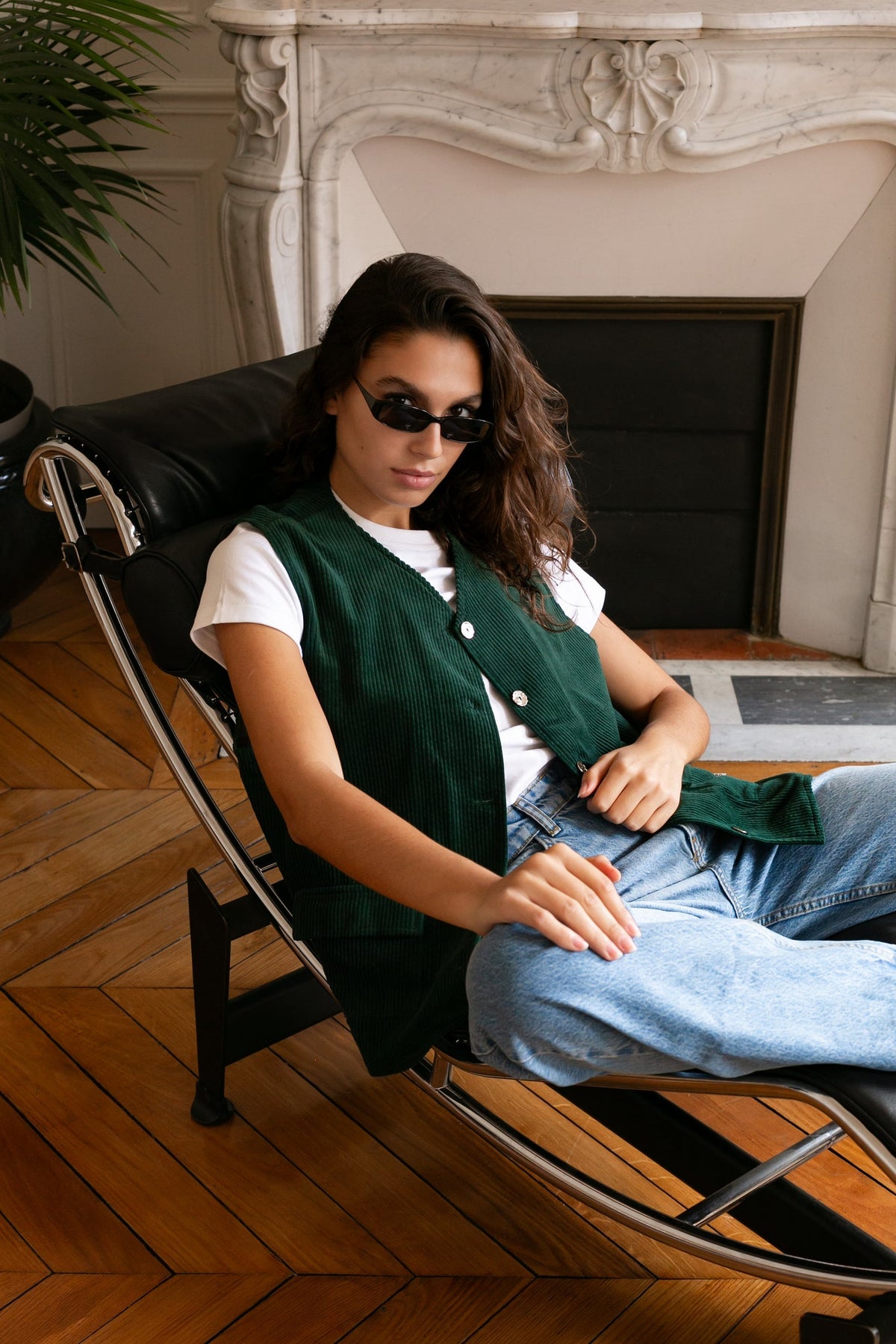 Gilet en velours côtelé Bobby, détail de la coupe, créée par le groupe de luxe LVMH)