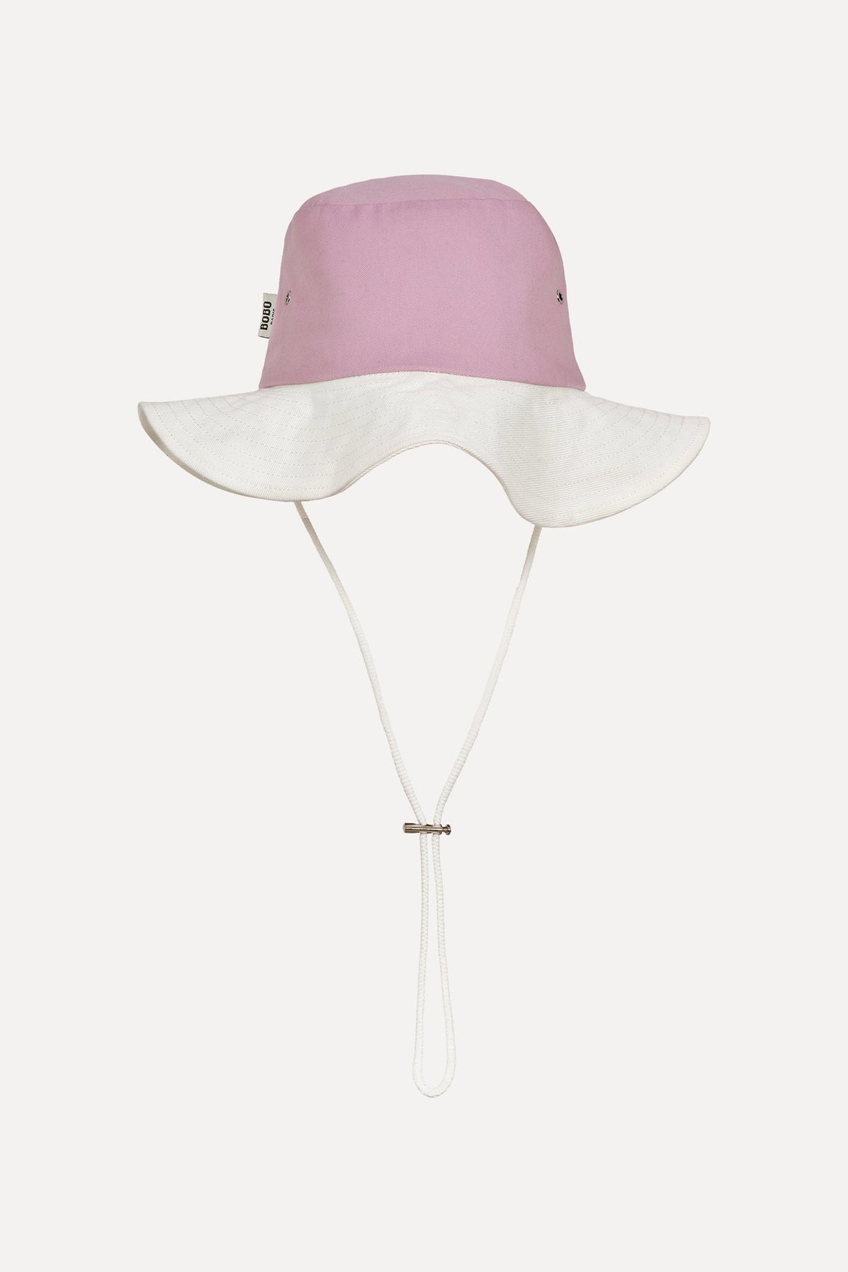 Bob Oasis Lilas, porté, vue rapprochée, conçu en coton, pièce éco-responsable et upcyclée