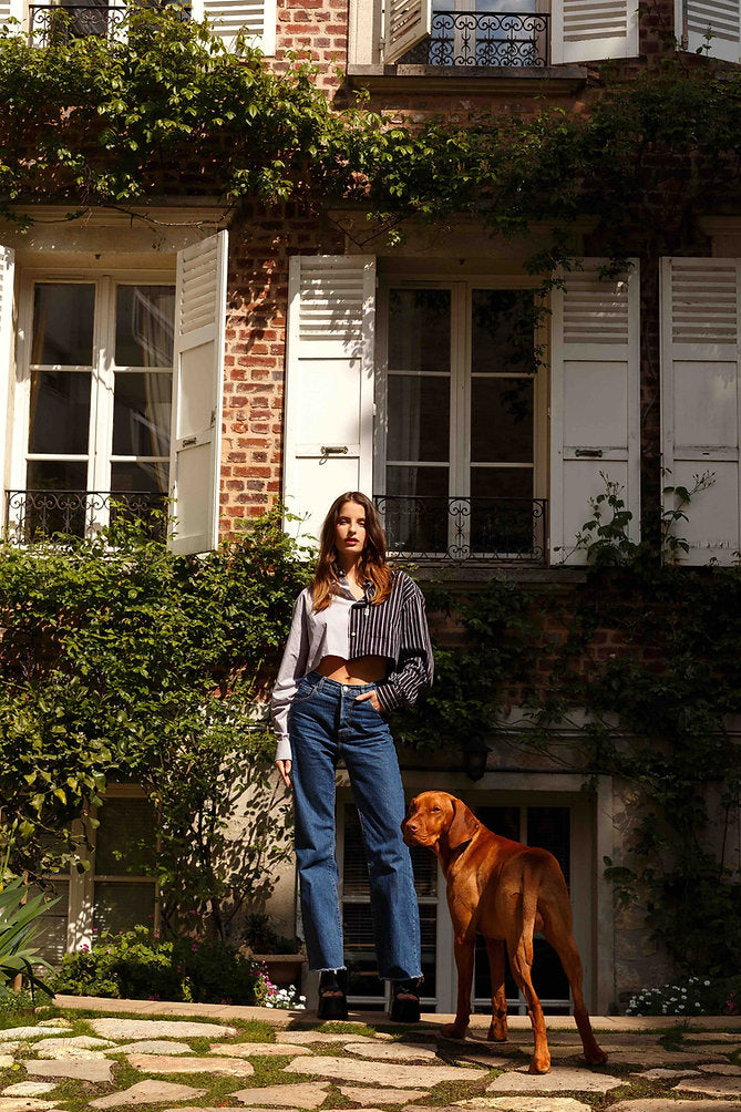 Chemise unique duo Inès, vue d'ensemble du style porté, pensée et réalisée dans notre atelier parisien, coupe oversize