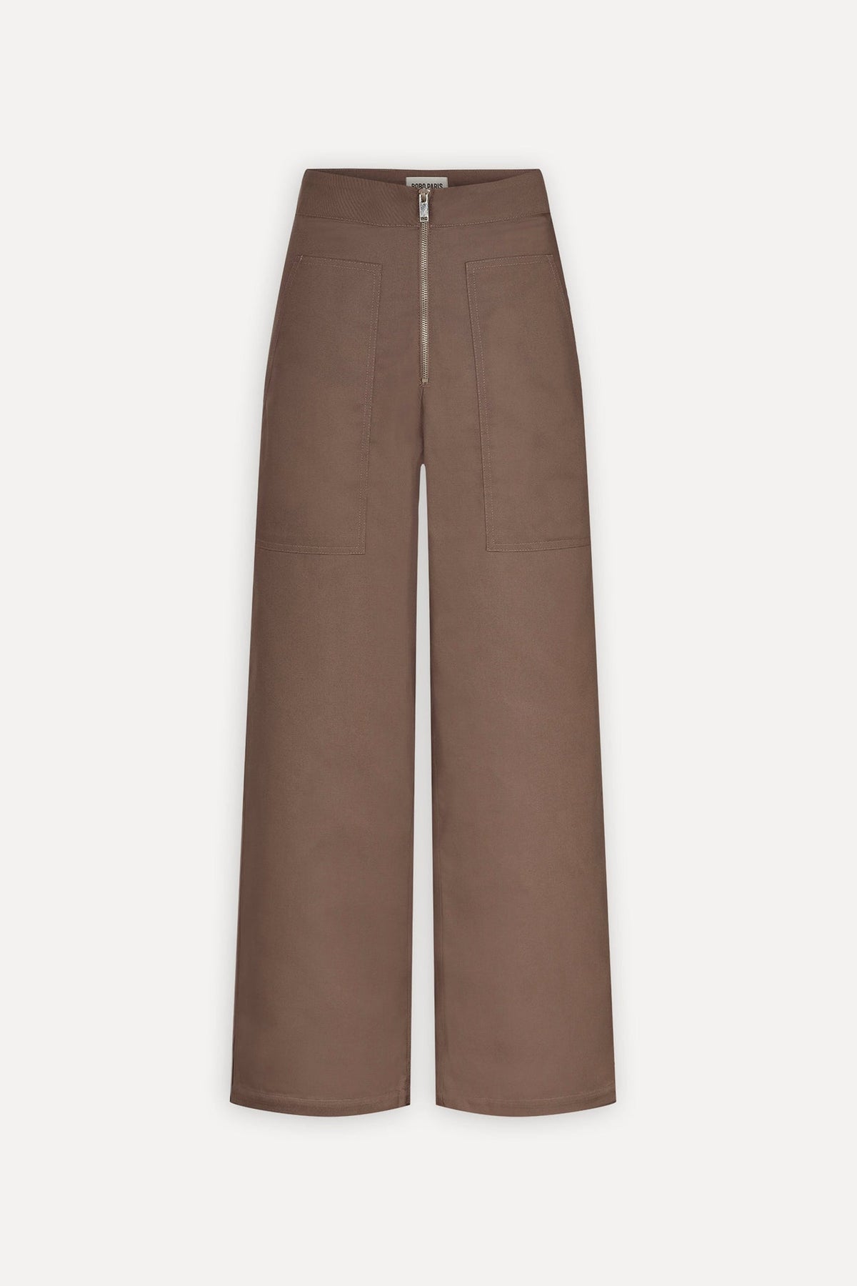 Pantalon taille haute Ivy Taupe, présenté sur le site, agrémentée d'une mini-fente sur le côté extérieur, coupe sobre et confortable