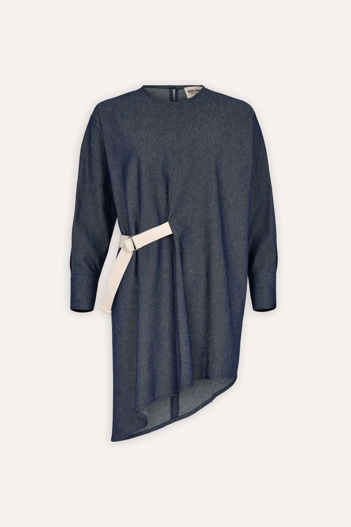 Robe manches longues Paloma, porté en mouvement, la robe Paloma à manches longues est confectionnée dans un denim fin 100 % coton (200 g/m²)